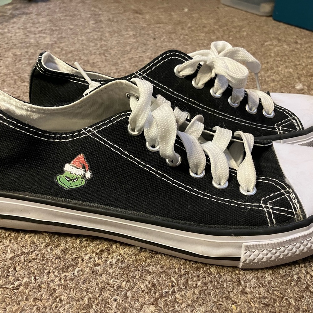 Grinch Shoes 8 women’s